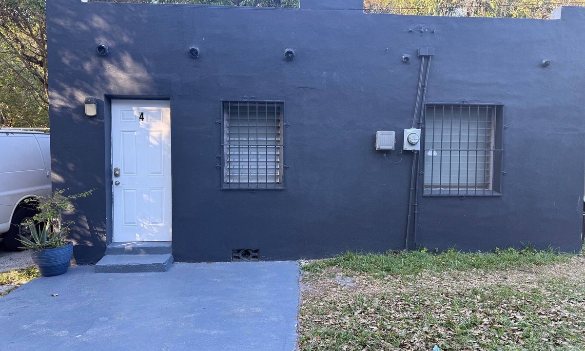 Coral Way Apartment | Cozy 1-bedroom Guest House in peaceful Miami with AC