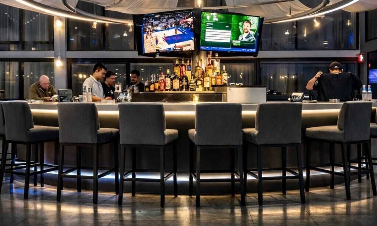 Kansas City Hotel | Cozy 1-bedroom hotel with AC in beautiful Kansas City - NQQ2