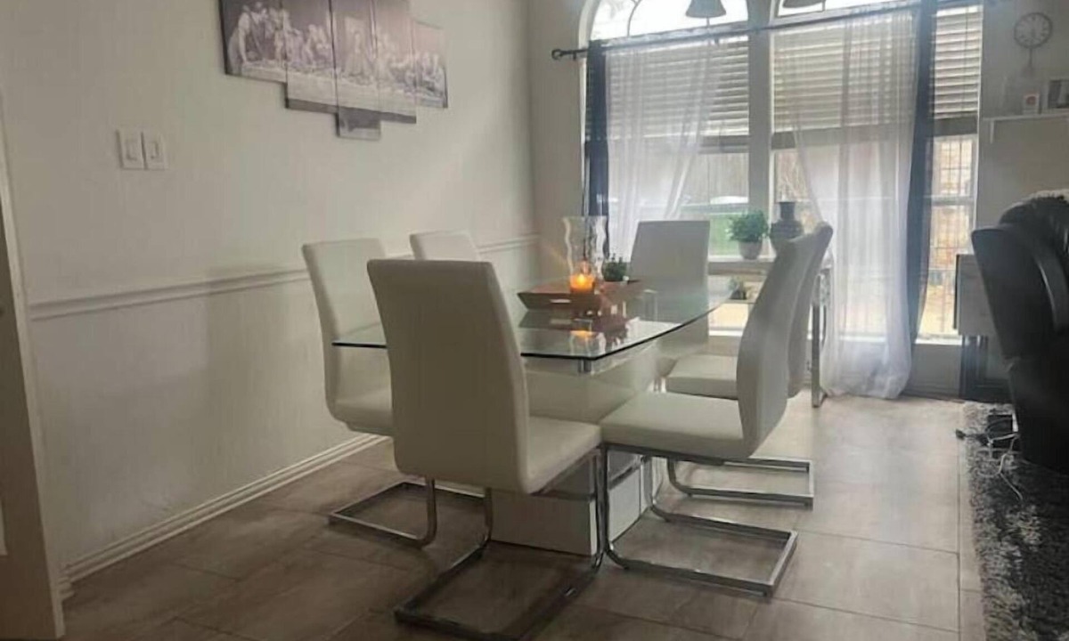 North Arlington House | Cozy 1-bedroom house in lovely Arlington with AC