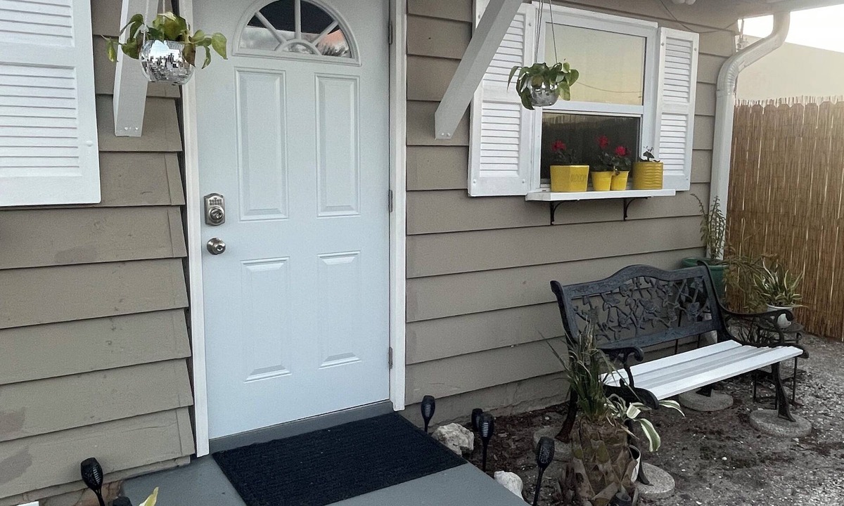 South Sarasota House | Cozy 1-bedroom house in pleasant Sarasota with AC