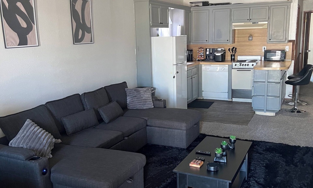 Edmond House | Cozy 1-bedroom house in tranquil Edmond with AC