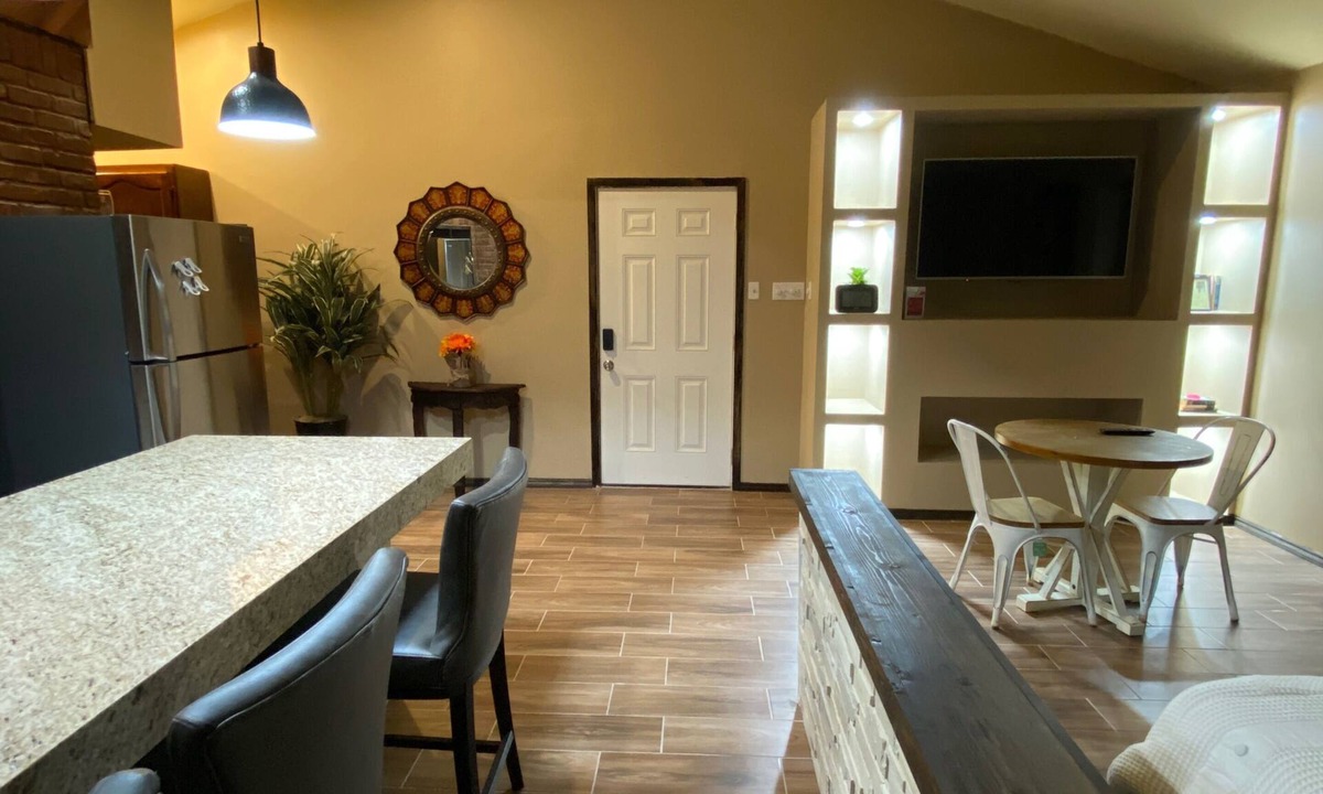 Bonanza House | Cozy 1-bedroom house in enchanting Laredo with AC