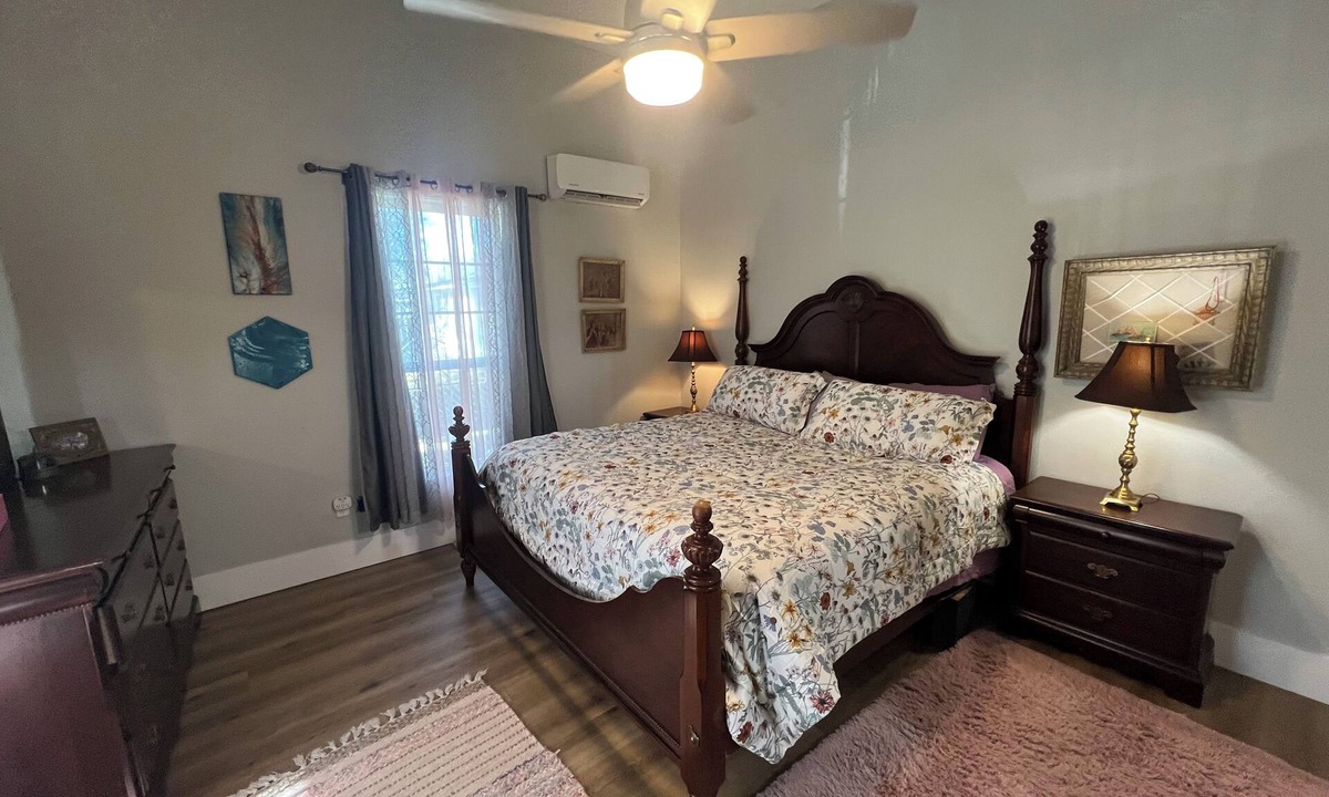 Trinity House | Cozy 1-bedroom house in Trinity, Starlink, king size bed