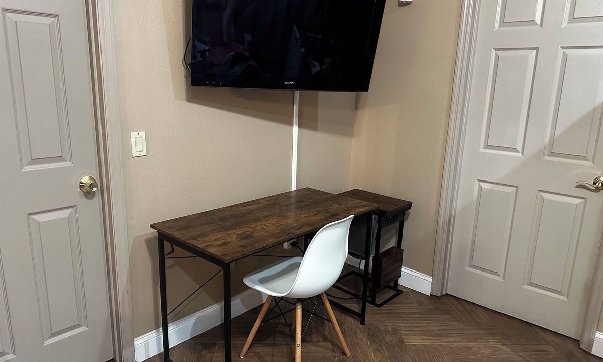 Orlando House | Cozy 1-bedroom room in charming Orlando with AC
