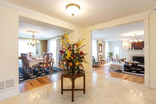 Thornhill House | Cozy 1-Bedroom Stay in a Shared Home
