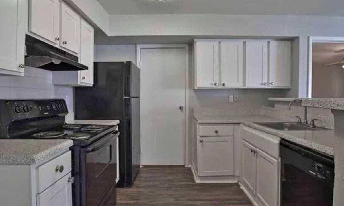 Houston House | Cozy 1-bedroom townhome in lovely Houston close to amenities and freeway access!