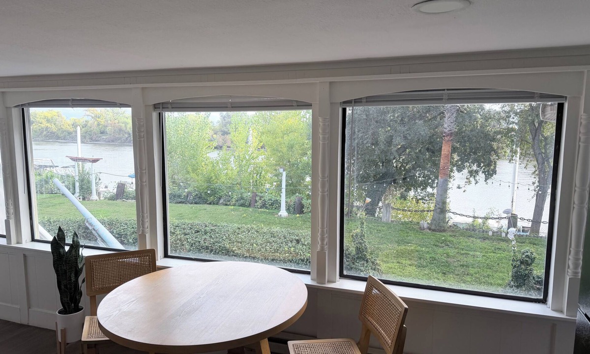 Willow Creek Apartment | Cozy 1 bedroom with kitchen & river views