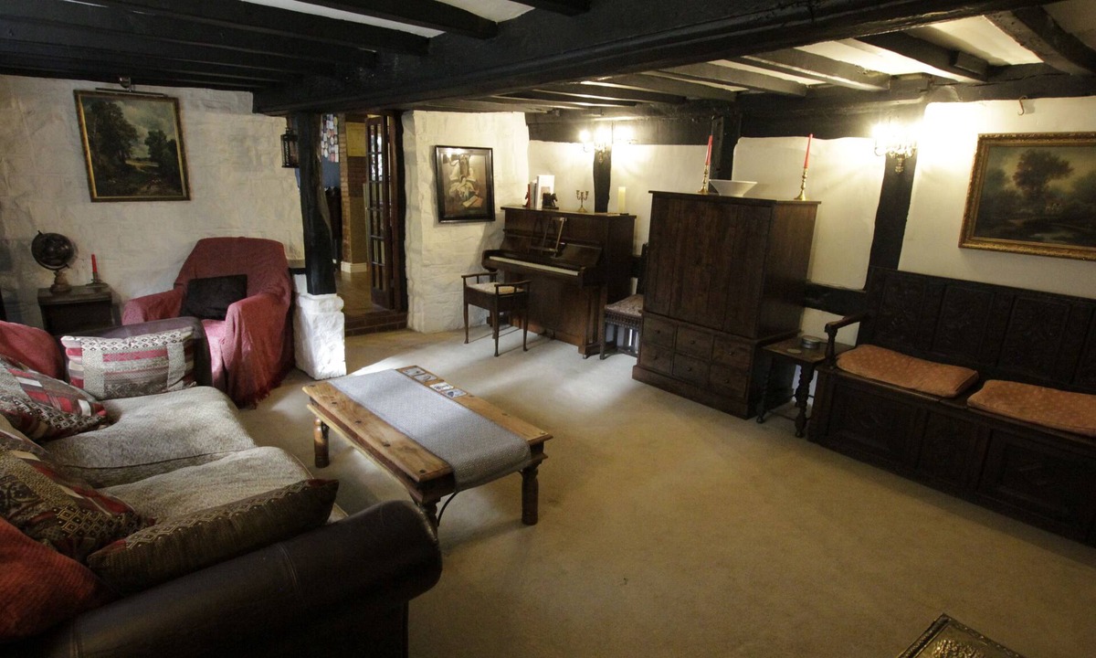 Tatenhill Cottage | Cozy 16th century Cottage n