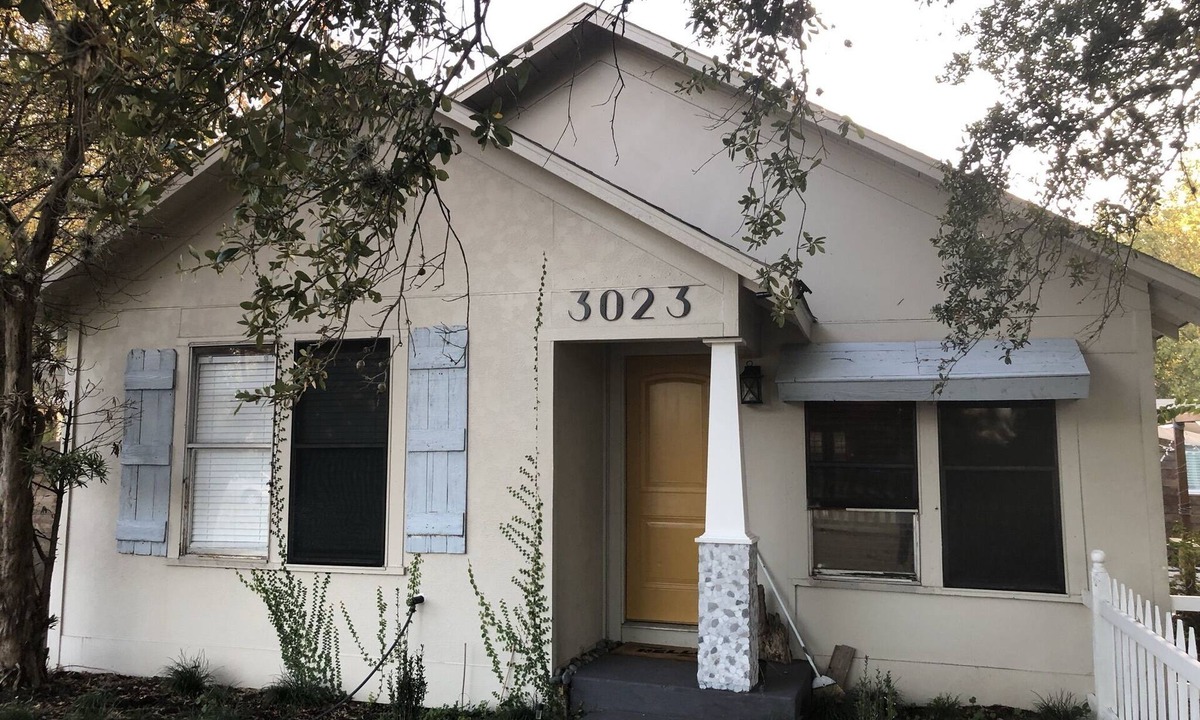 Stafford House | Cozy 1928 Bungalow at Stafford
