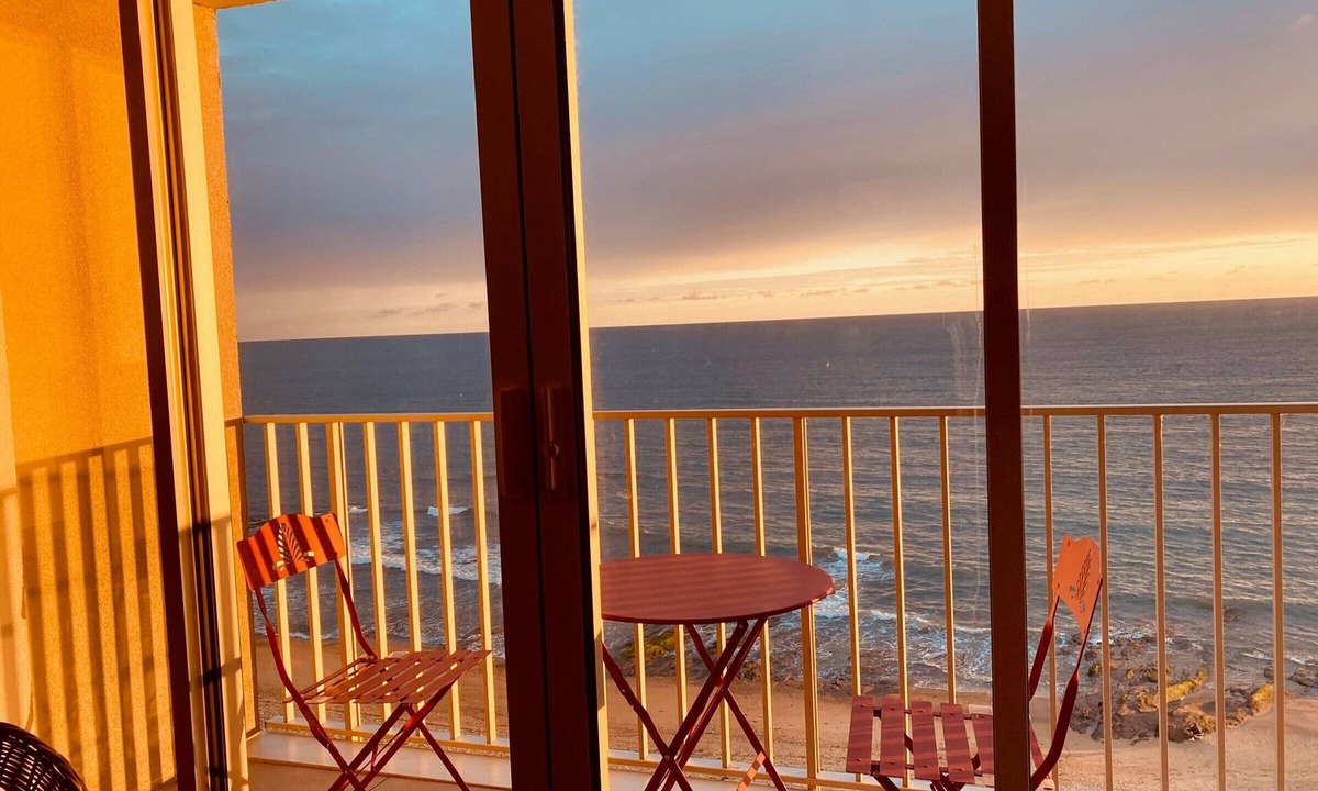 Les Sables d'Olonne Apartment | Cozy 1BR Apartment in Les Sables - Seafront, near beach & shops, balcony, pet friendly