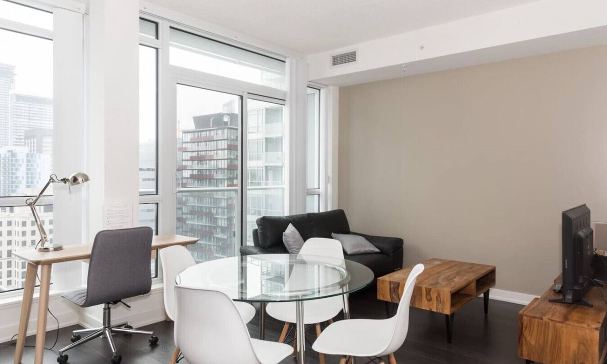 Downtown Toronto Apartment | Cozy 1BR Apt with Billiards near Alexandra Theatre