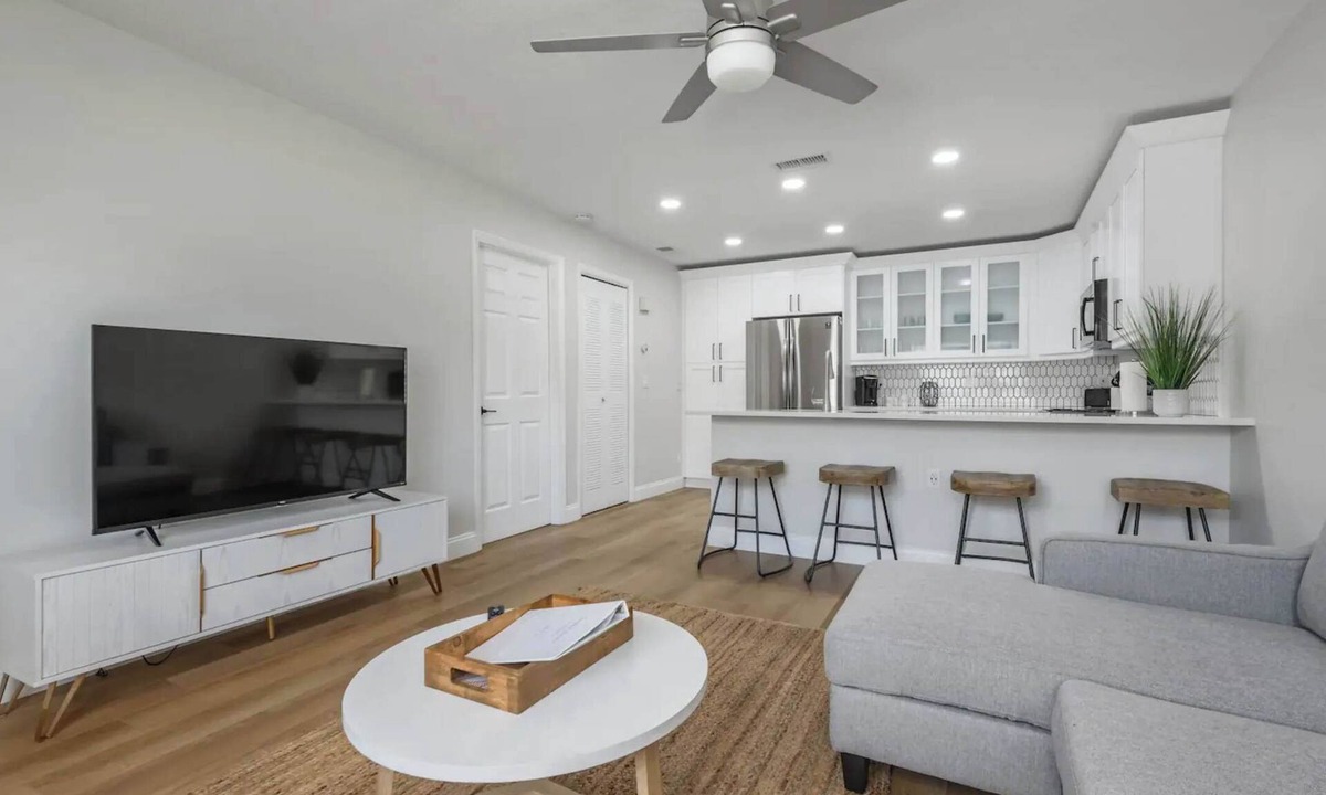 Apollo Beach House | Cozy 1BR Condo | Family & Pet Friendly
