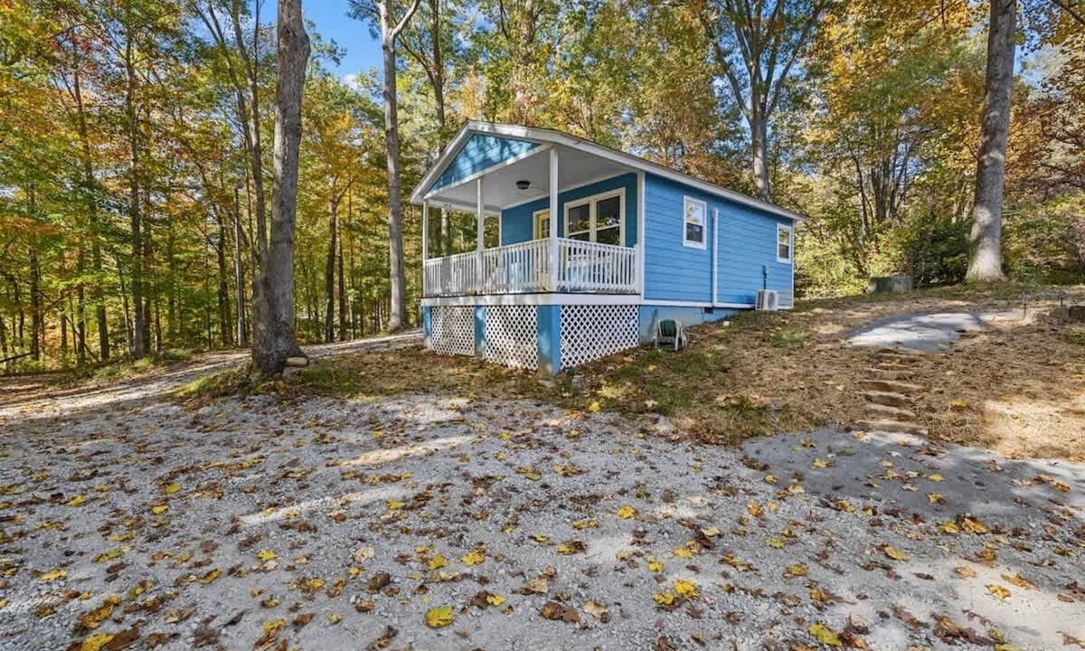 Hendersonville House | Cozy 1BR Cottage w/Fire Pit | Dupont | Free Tix