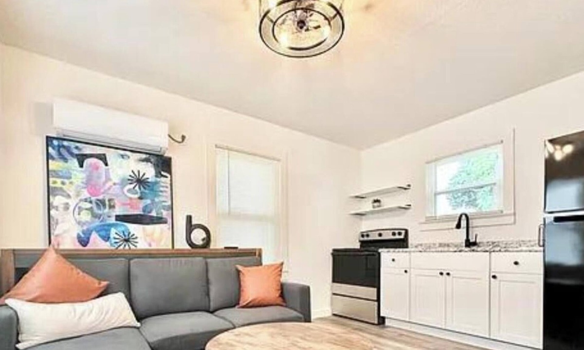 West Plains Apartment | Cozy 1BR Entire Unit in W. Plains, nice location!