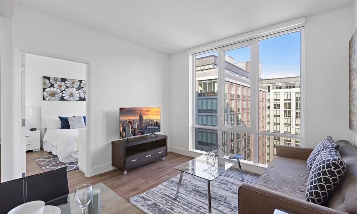 White Plains Apartment | Cozy 1BR in Downtown White Plains | Full Kitchen & Laundry