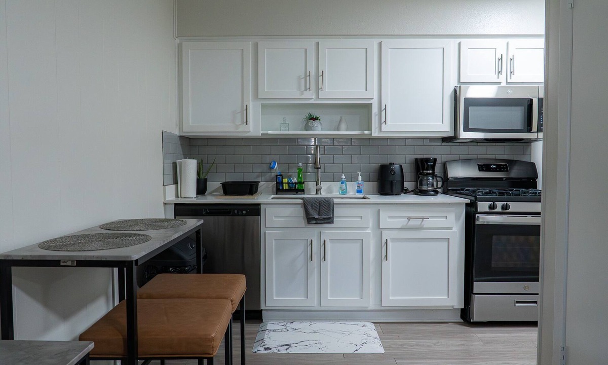 West Campus Apartment | Cozy 1BR - Minutes to Downtown Austin & UT