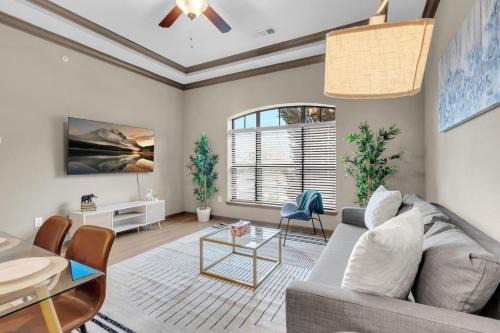 Brady Arts District Apartment | Cozy 1BR- Pool,Gym,Pkng,Near BOK Ctr&Arts Dstrct
