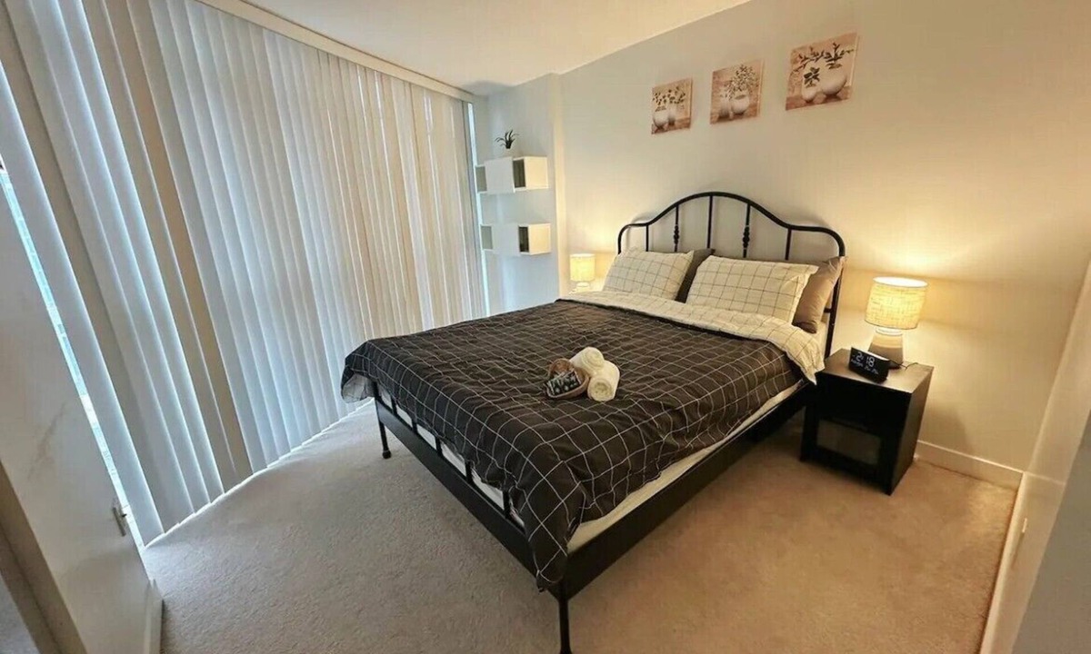Bathurst Quay Condo | Cozy 1BR suite, Walk to CN Tower