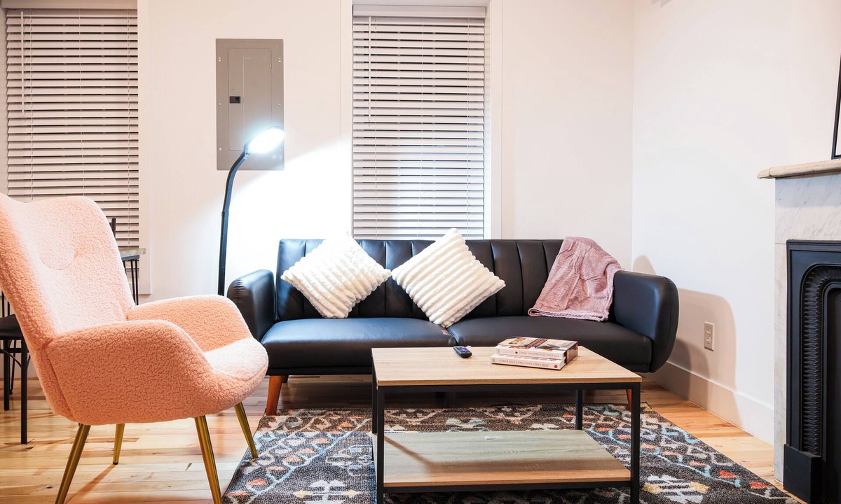 Corn Hill Apartment | Cozy 1BR with equipped kitchen, dining table, TV, Wi-Fi, near High Falls.