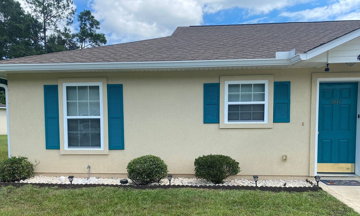 Kingsland House | Cozy 2 bdrm duplex, 10 min from base!