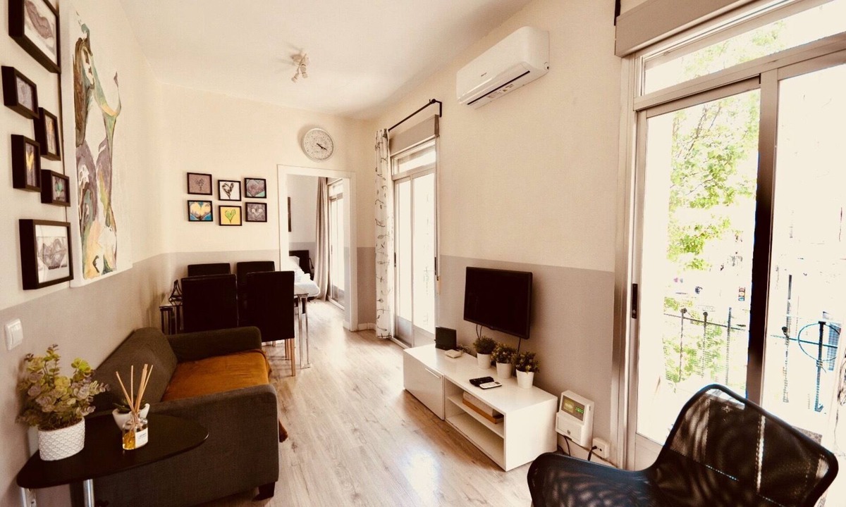 Numancia Apartment | Cozy 2-Bed Apartment Near the Center