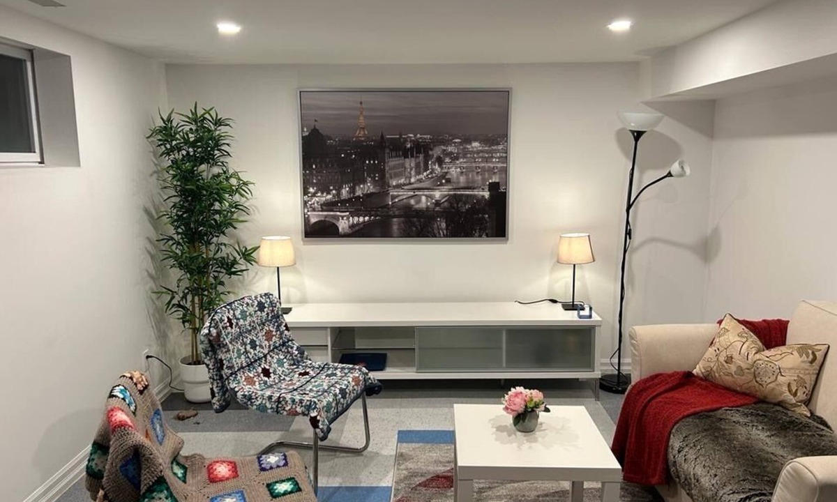 West Oakville Apartment | Cozy 2-Bed Basement Haven for Students, Travelers, and Immigrants