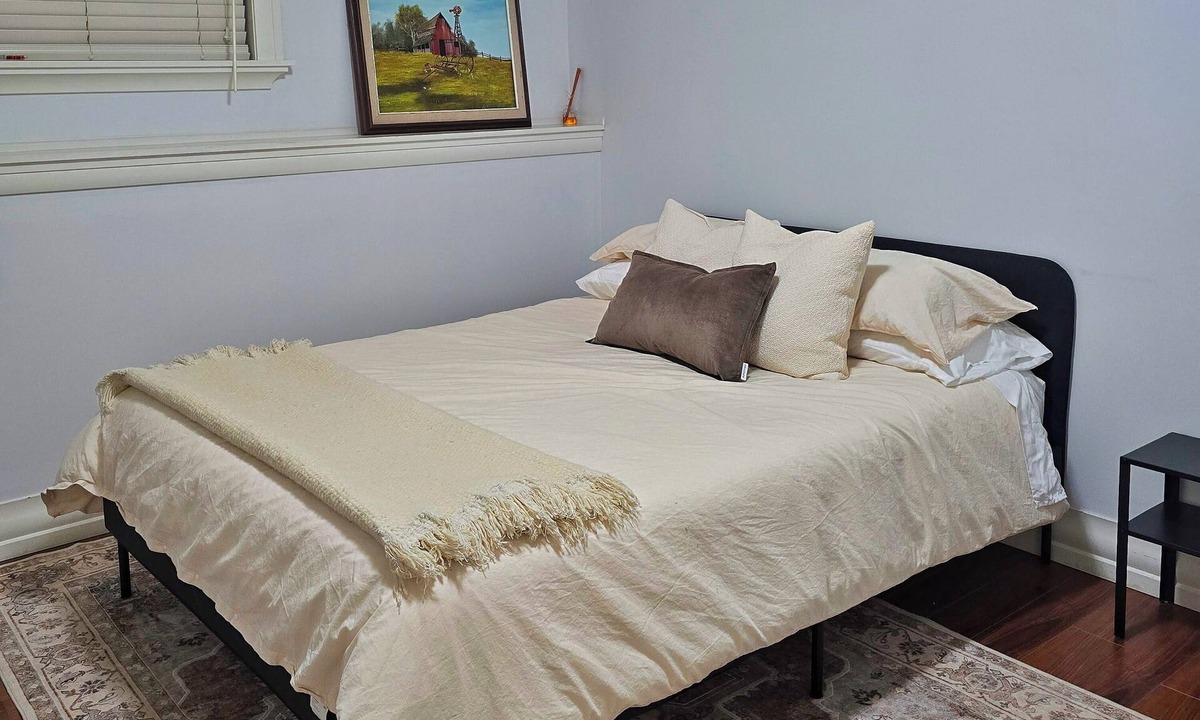 Marda Loop Apartment | Cozy 2 Bed Guesthouse in Vibrant Marda Loop