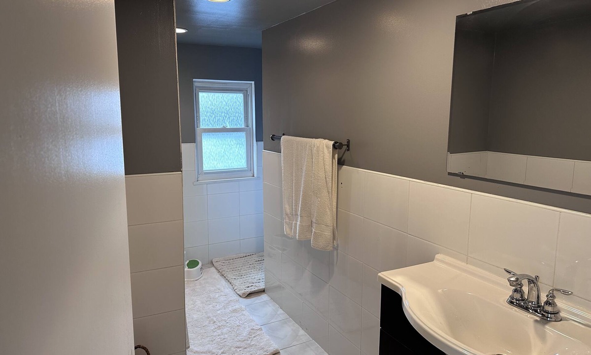 Kearny Apartment | Cozy 2 bed mins away from NYC