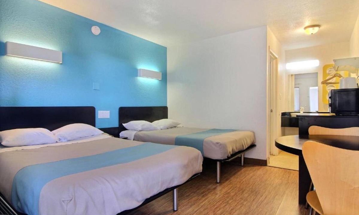 Carlsbad Hotel | Cozy 2-bed|Pool|Free Wifi|Snacks