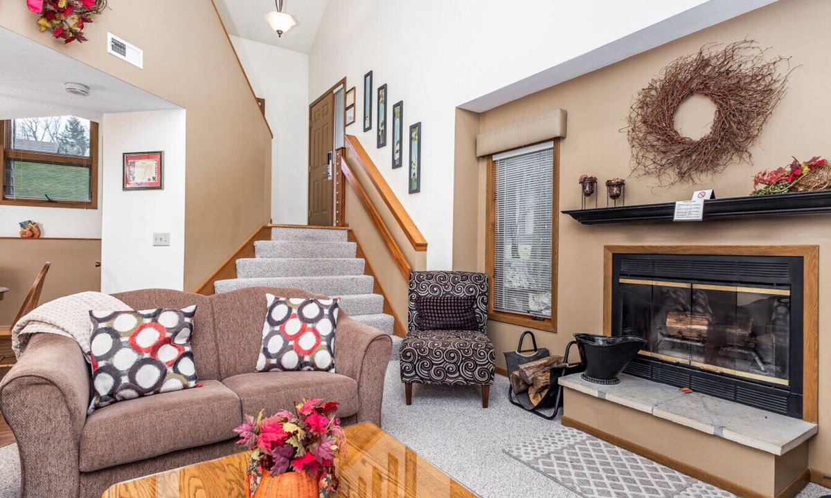 The Galena Territory Villa | Cozy 2 Bed Townhome with Fireplace + Noon Check In