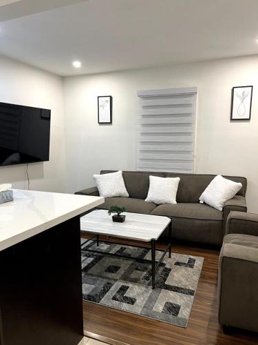 Oakwood Village Apartment | Cozy 2-Bed with Kitchen and Patio in Midtown Toronto