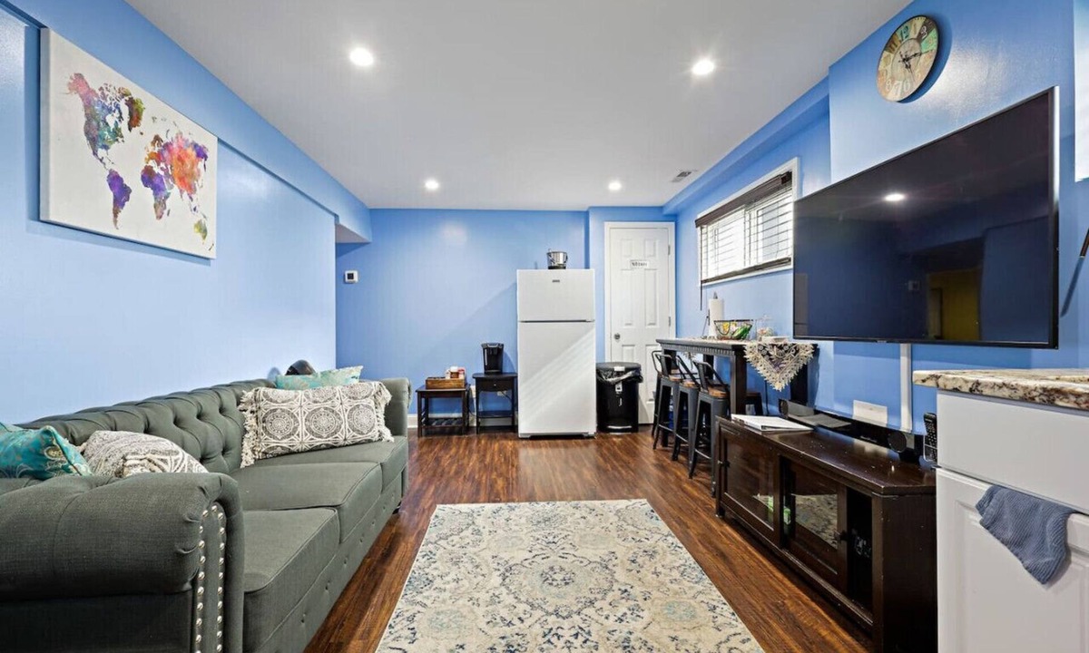 Alexandria West Apartment | Cozy 2 Bedrm 1bath in Alexandria with free parking