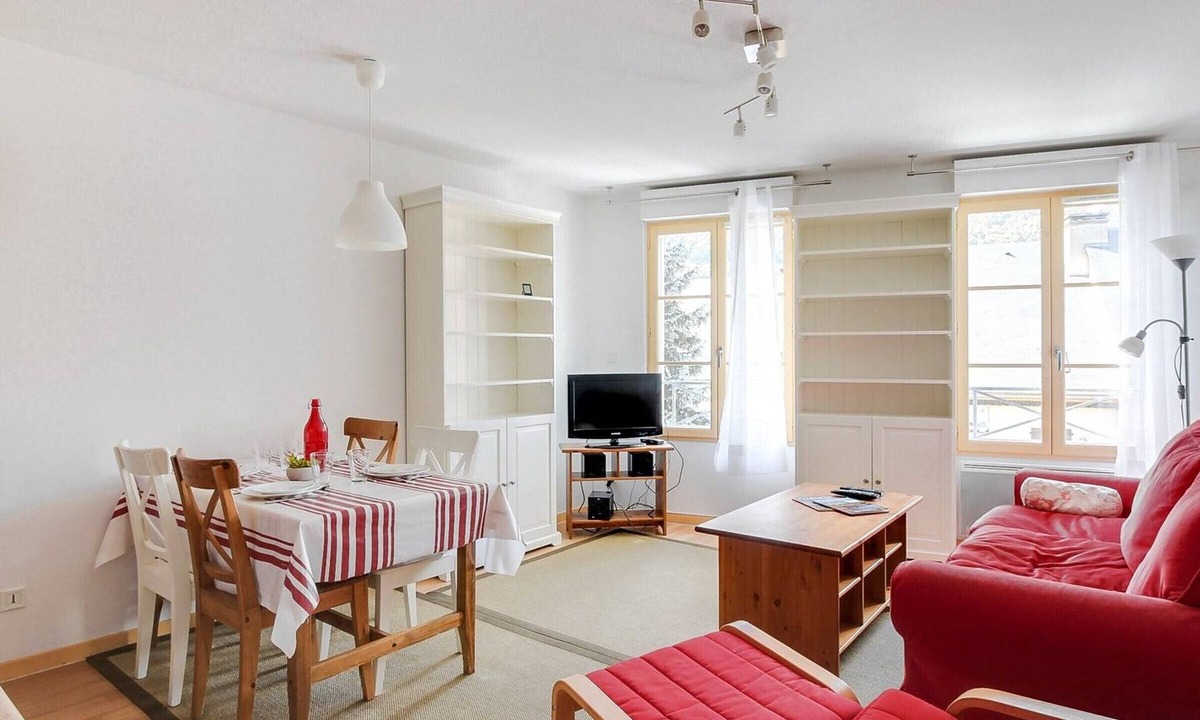Luz-Saint-Sauveur Apartment | Cozy 2-Bedroom Apartment, Sleeps 6, Central Location, Parking Included