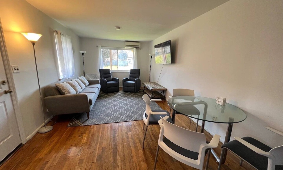 New Springville House | Cozy 2 Bedroom 1.5 Bath Duplex