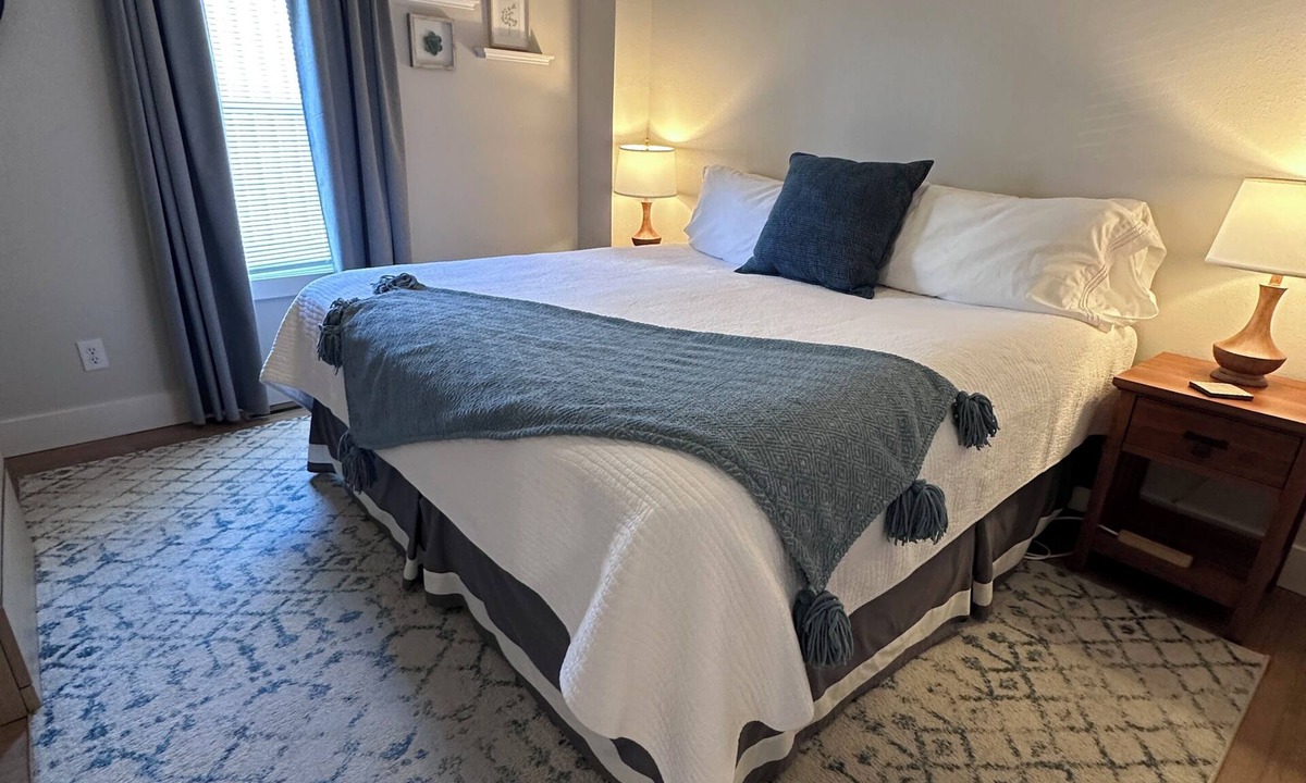 Leadsville Condo | Cozy 2-bedroom 1st Floor condo in charming Elkins with King Bed and Laundry