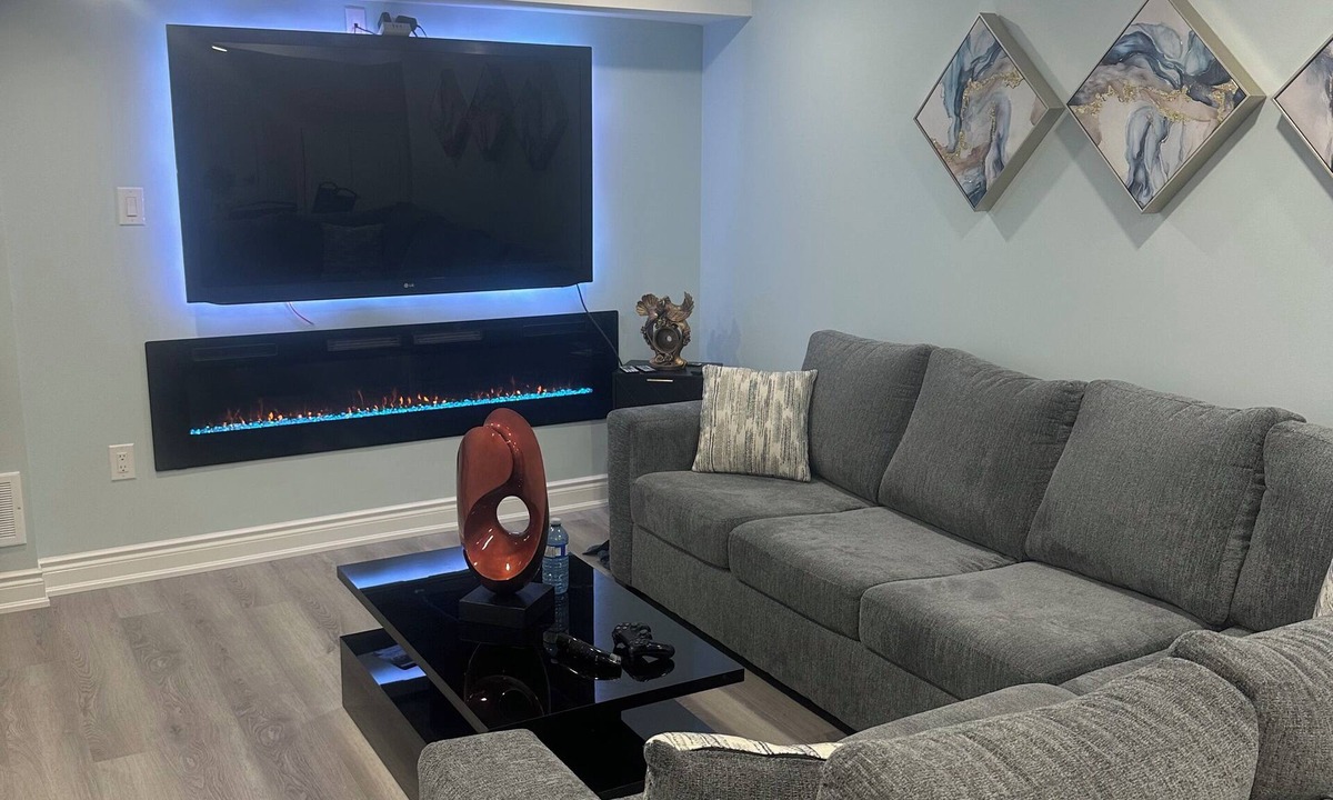 Brampton Apartment | Cozy 2 bedroom apartment with 3 beds