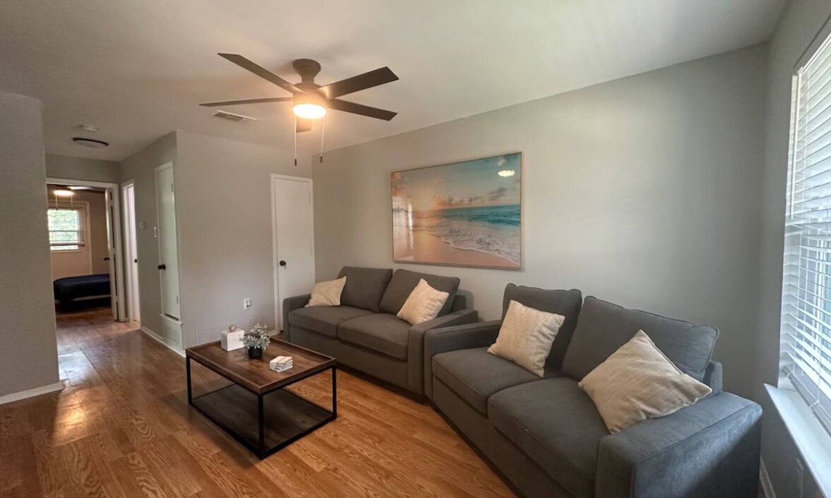 Central Arlington Apartment | Cozy 2-bedroom apartment in wonderful Arlington with WiFi, AC