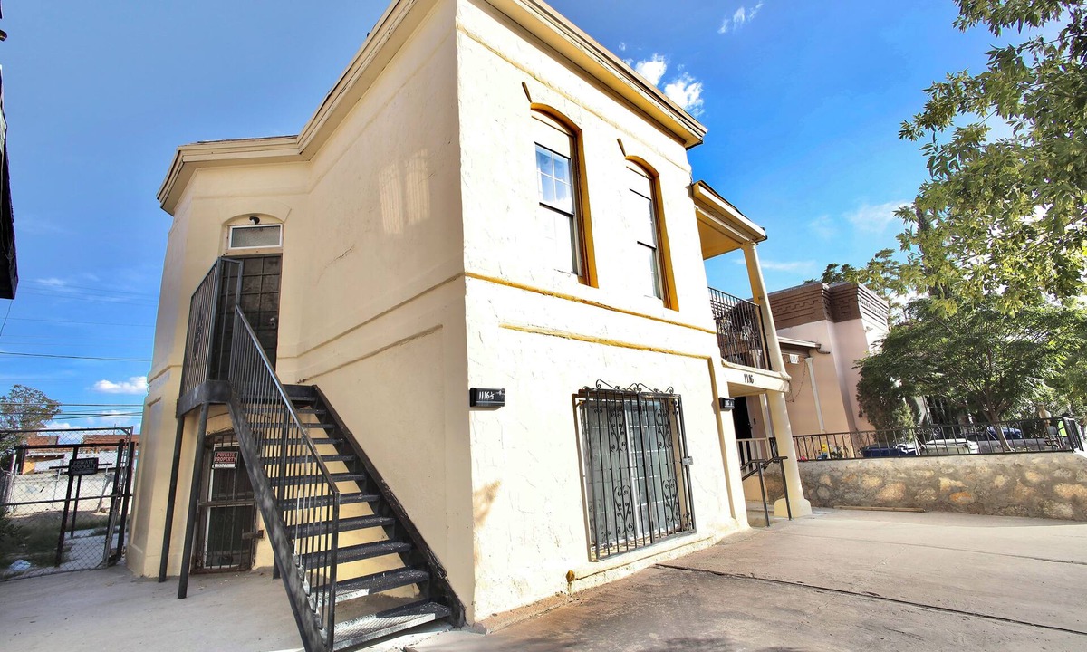 Downtown El Paso Apartment | Cozy 2-bedroom apartment with WiFi, AC in superb El Paso entire unit