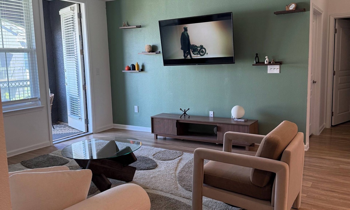 Frisco Apartment | Cozy 2-bedroom apartment in charming Frisco with AC and gym access