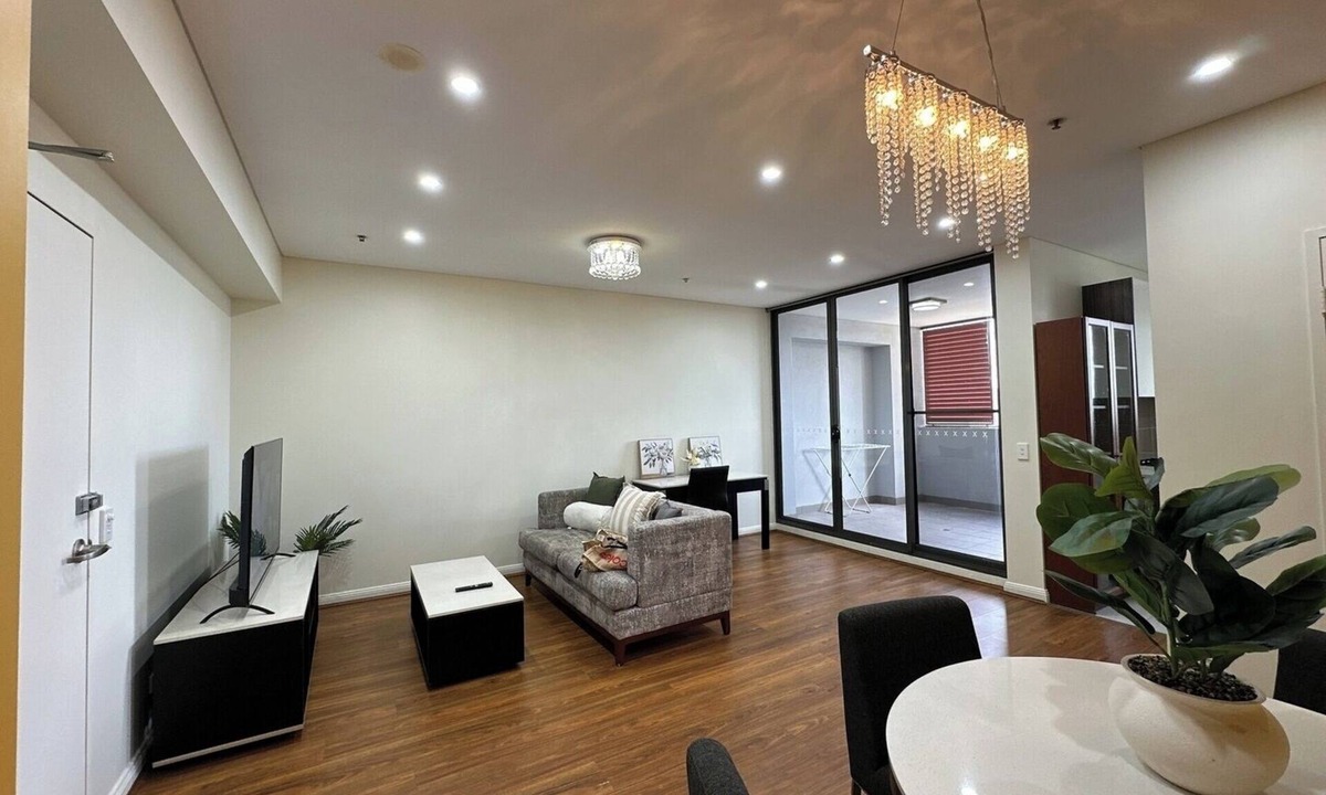 Parramatta CBD Apartment | Cozy 2-Bedroom Apt 6 minutes to Paramatta Train