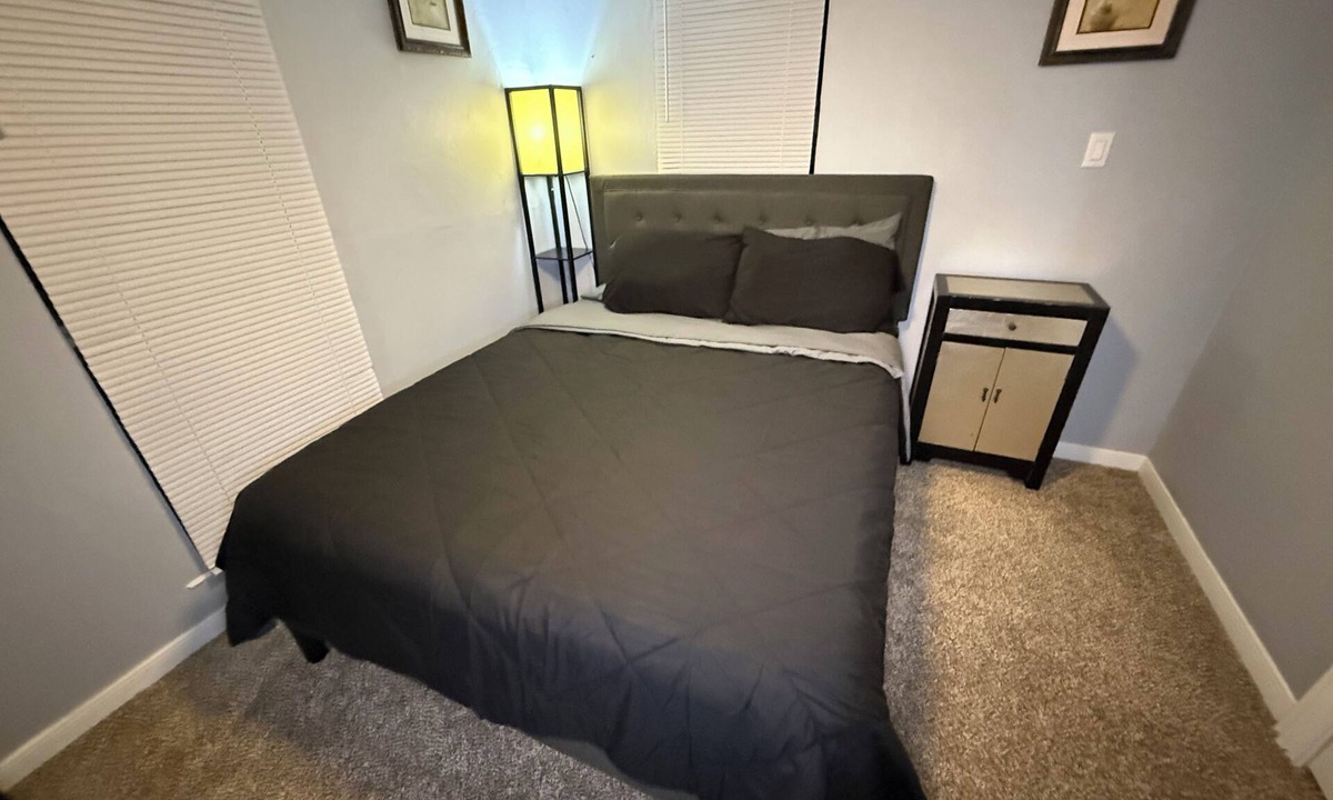MLK House | Cozy 2-bedroom bungalow in tranquil Austin with music studio and fitness room