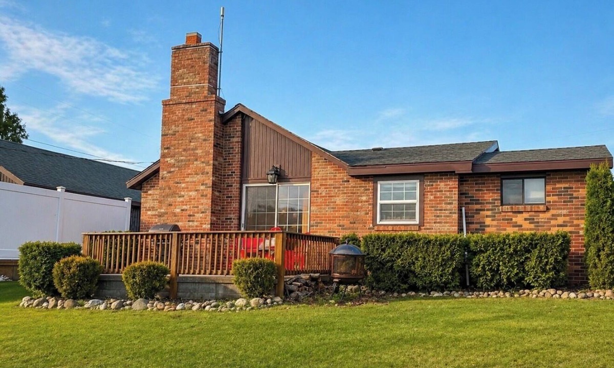 Cheboygan Cabin | Cozy 2-bedroom cabin in tranquil Cheboygan with AC