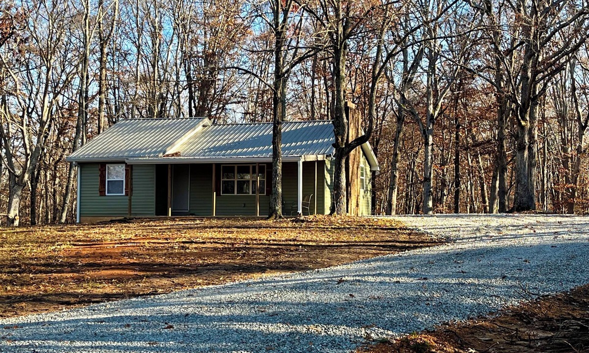 Lexington Cabin | Cozy 2-bedroom cabin in charming Lexington with WiFi, AC