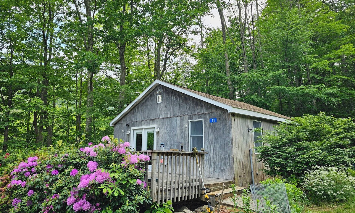 Shandaken Cabin | Cozy 2-bedroom cabin in charming Shandaken with WiFi, AC