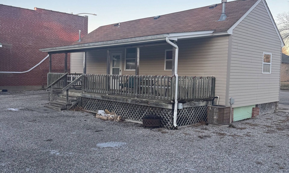 Elk County Cabin | Cozy 2-bedroom cabin with Small Town Charm and Convenience