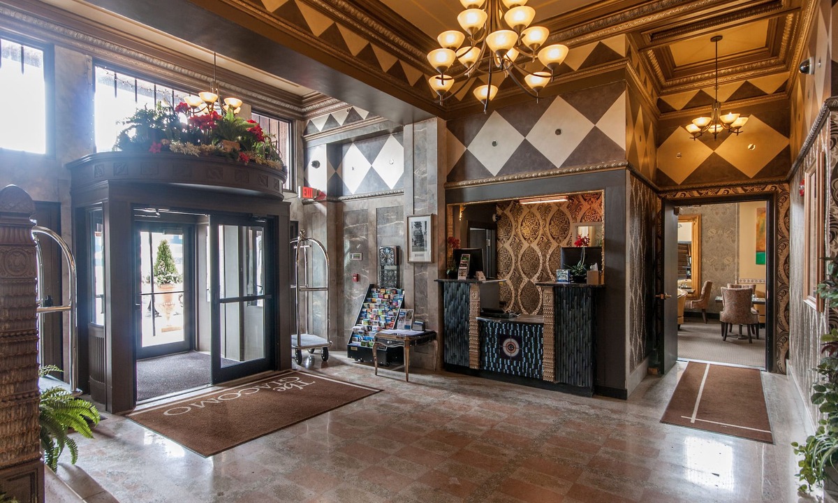 Downtown Niagara Falls Condo | Cozy 2-bedroom condo with WiFi and fitness room in beautiful Niagara Falls