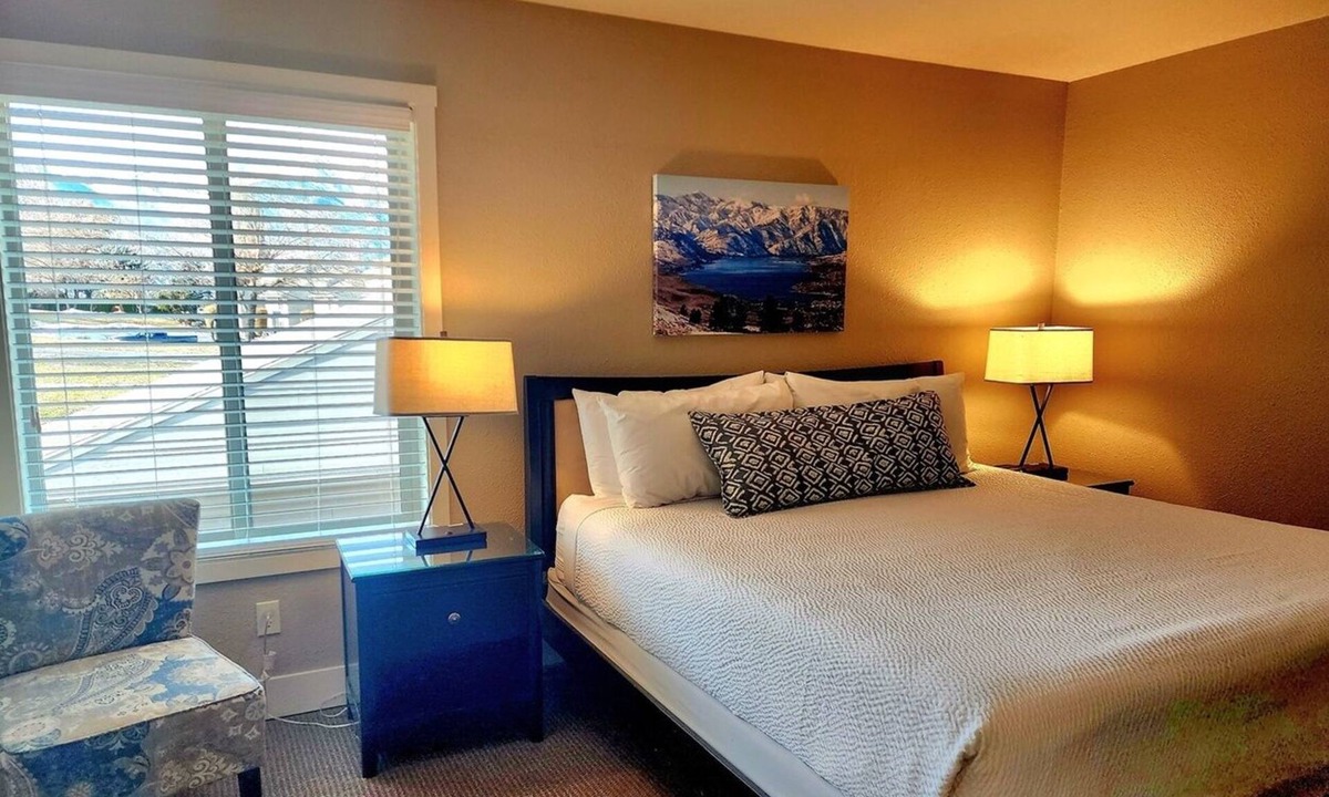 Wapato Point Condo | Cozy 2-bedroom condo, pool/hot tub, recreation, fitness room, WiFi, family fun