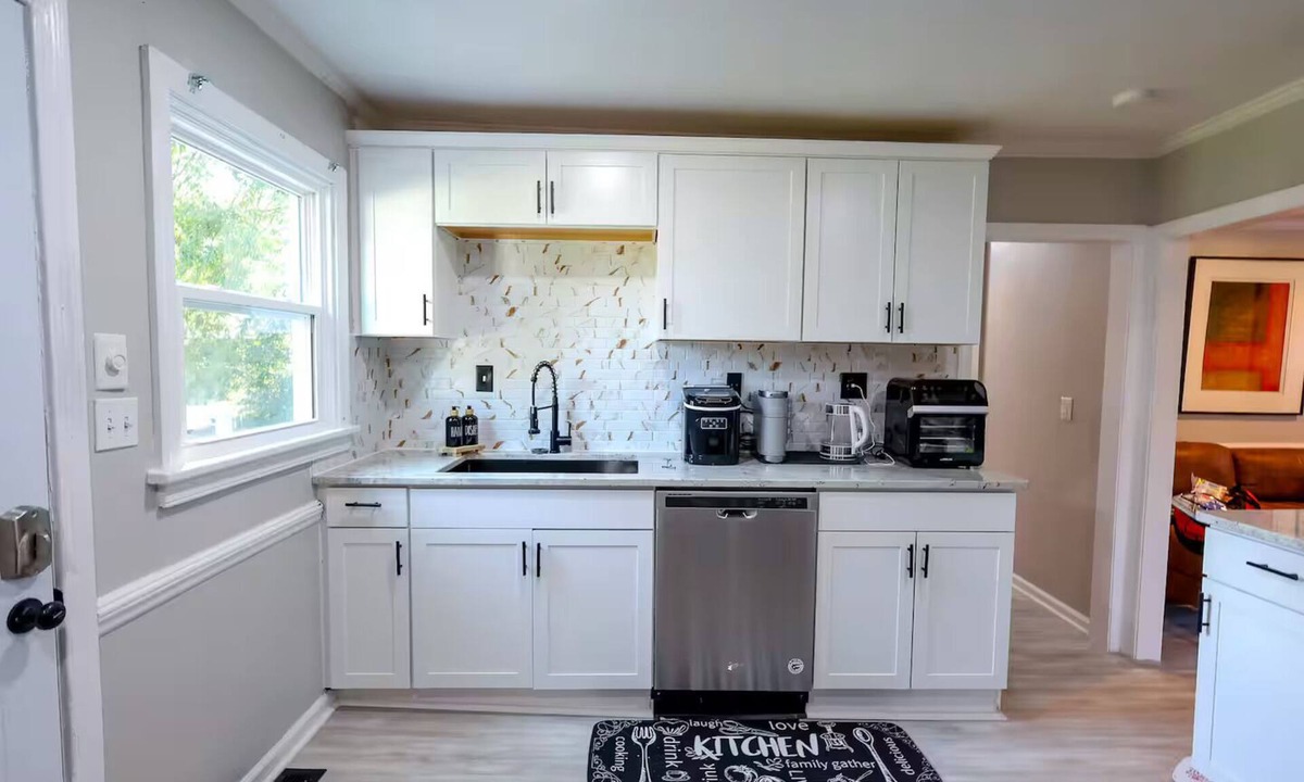 Greensboro House | Cozy 2-bedroom Cottage; walk to UNCG