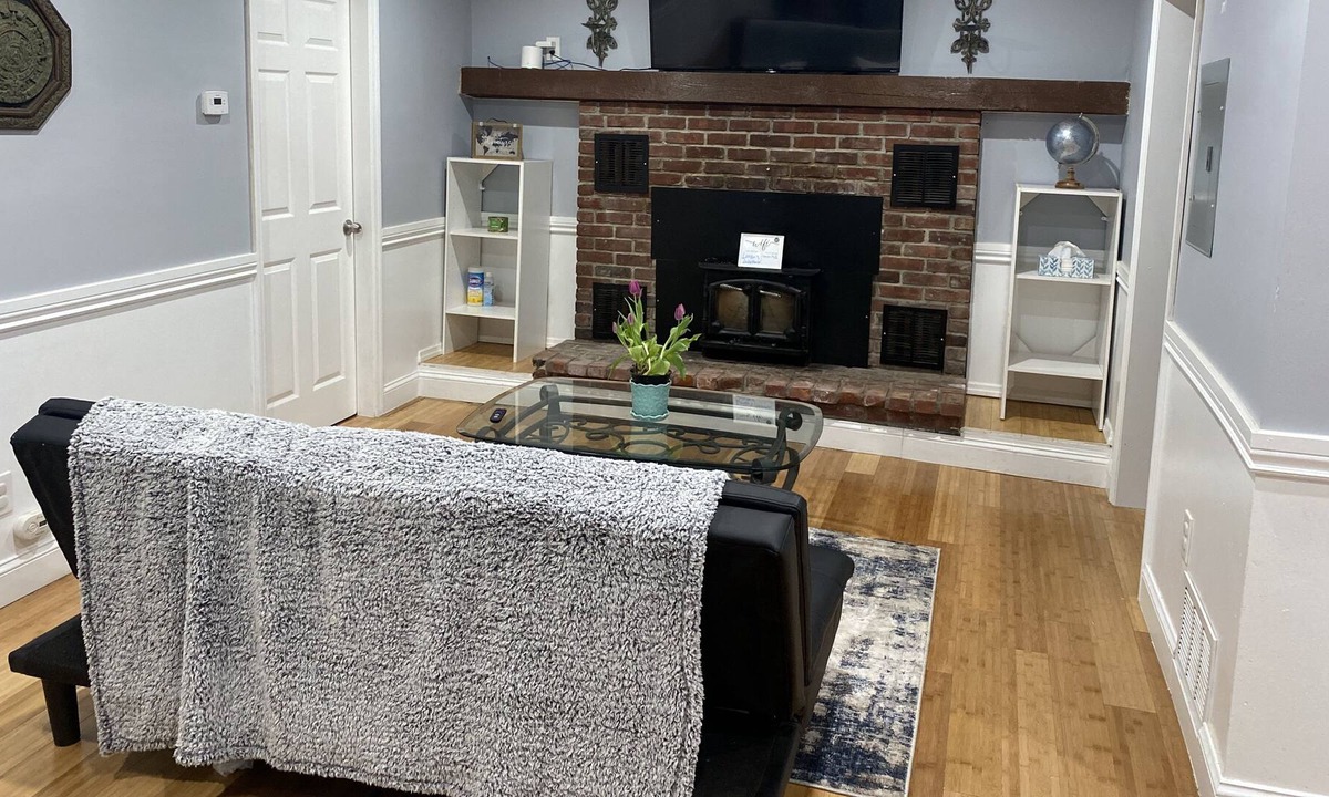 Orange Lake Cottage | Cozy 2 Bedroom Cottage with Fireplace!!