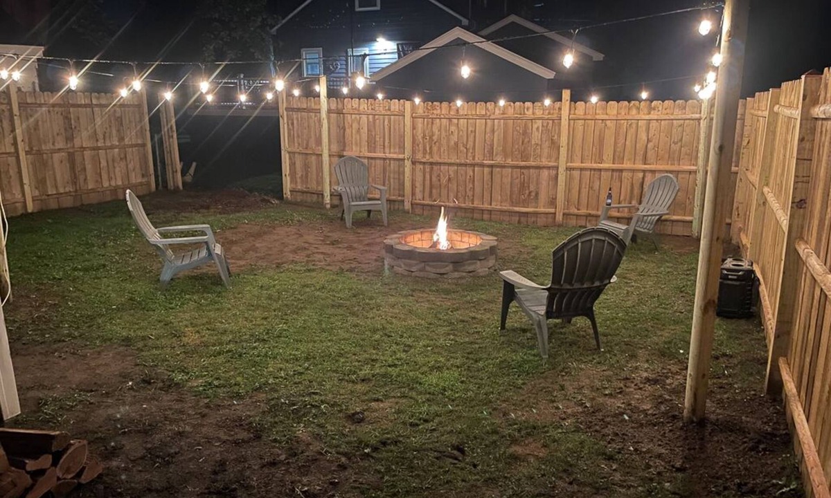 McKownville House | Cozy 2 bedroom home, Fast WIFI, Free Parking, BBQ